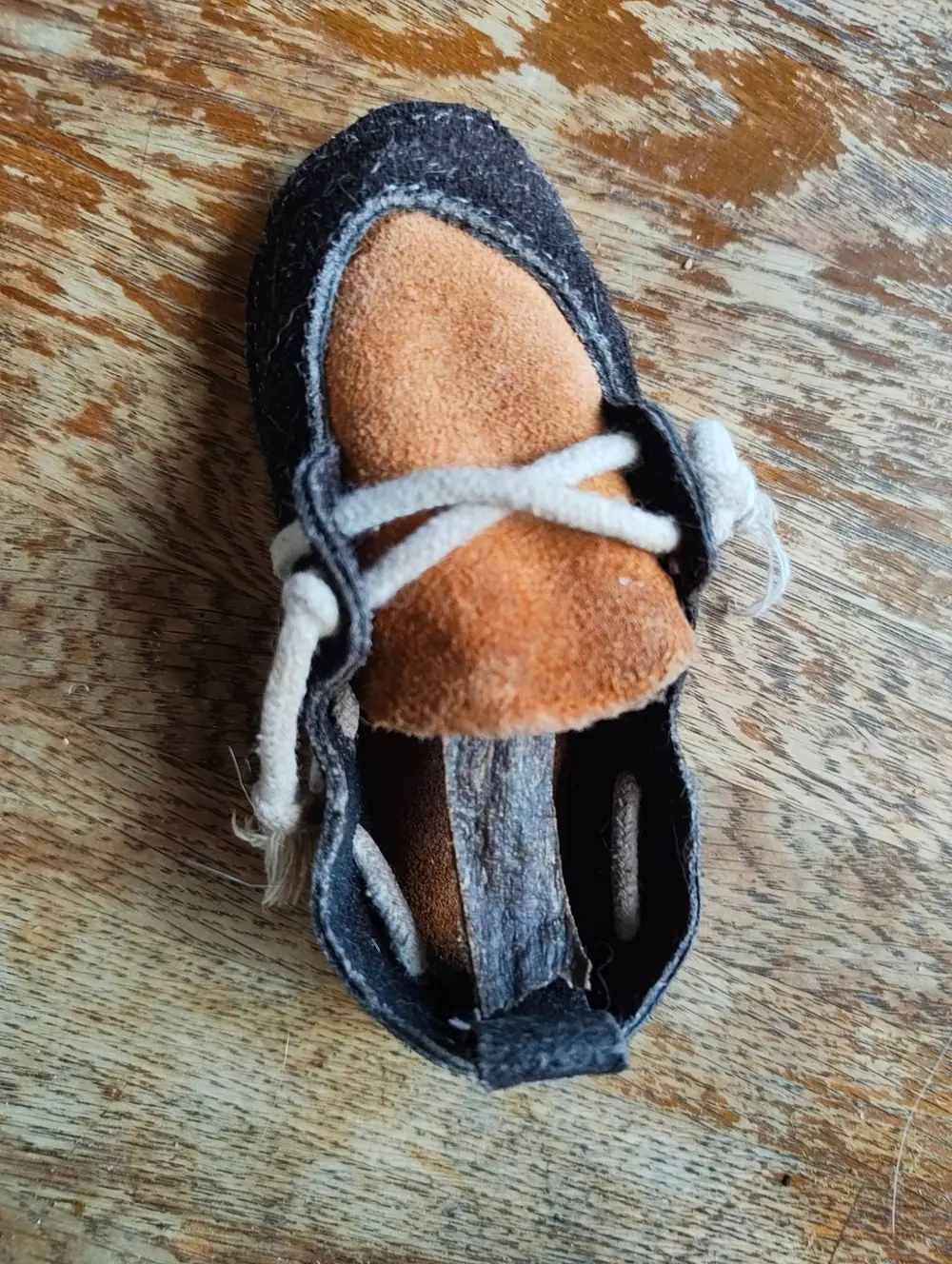 おとの方には長めの牛タン皮おやつでつっかえ棒をしています